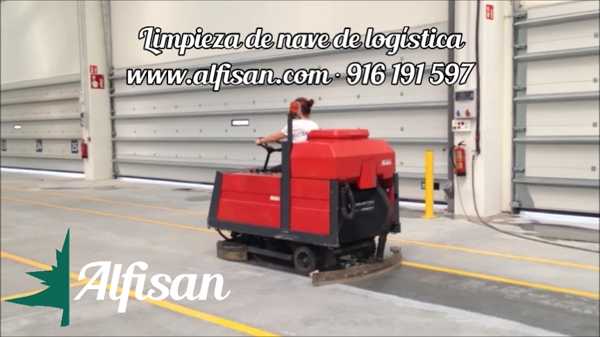 Maquinas fregadoras de suelos de grandes naves industriales de logistica