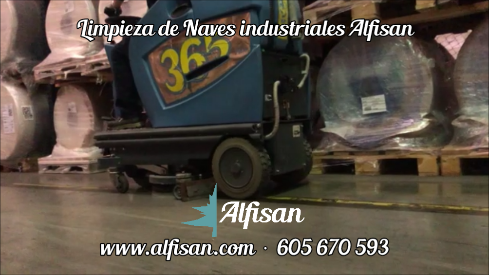 Limpieza con máquina fregadora de suelos de naves industriales de Cuenca